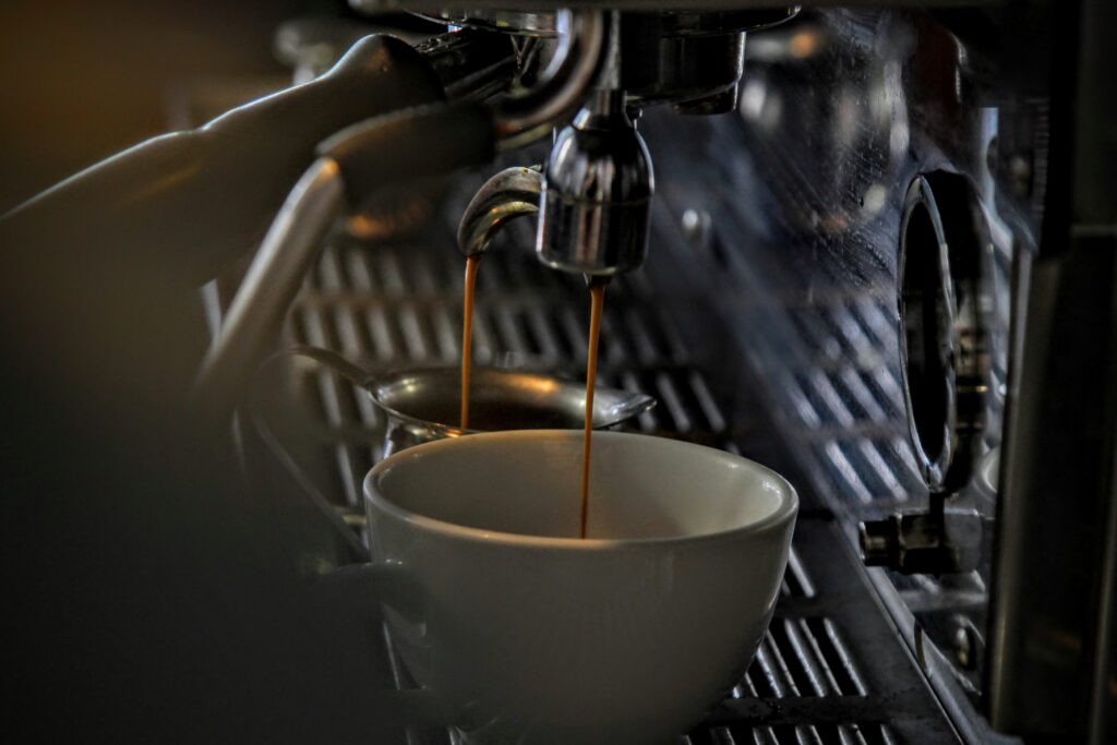 朝から血圧を上げるためのコーヒーのイメージ