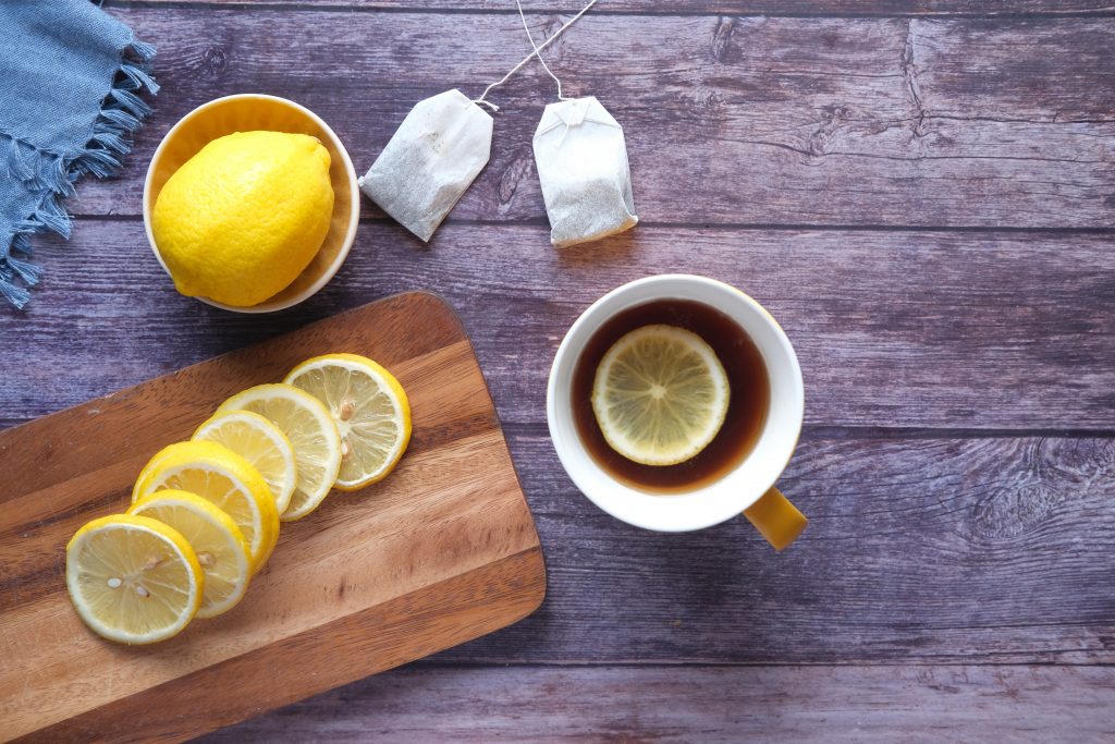 レモンと蜂蜜でアレンジした美味しい白湯のイメージ