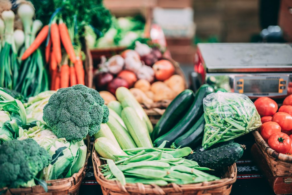 更年期太りに食べるべき抗酸化力の強い生野菜のイメージ